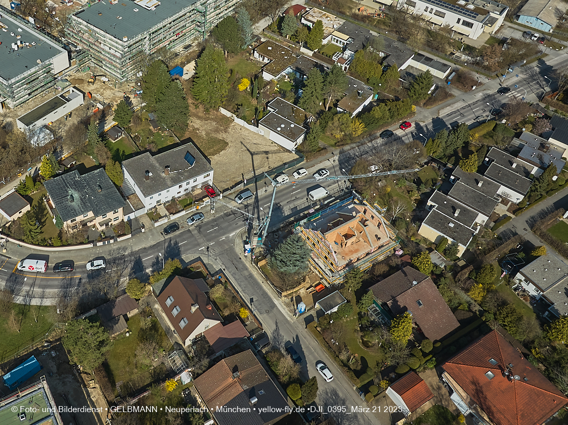 21.03.2023 - Luftbilder von der Baustelle Niederalmstraße 16 in Neuperlach